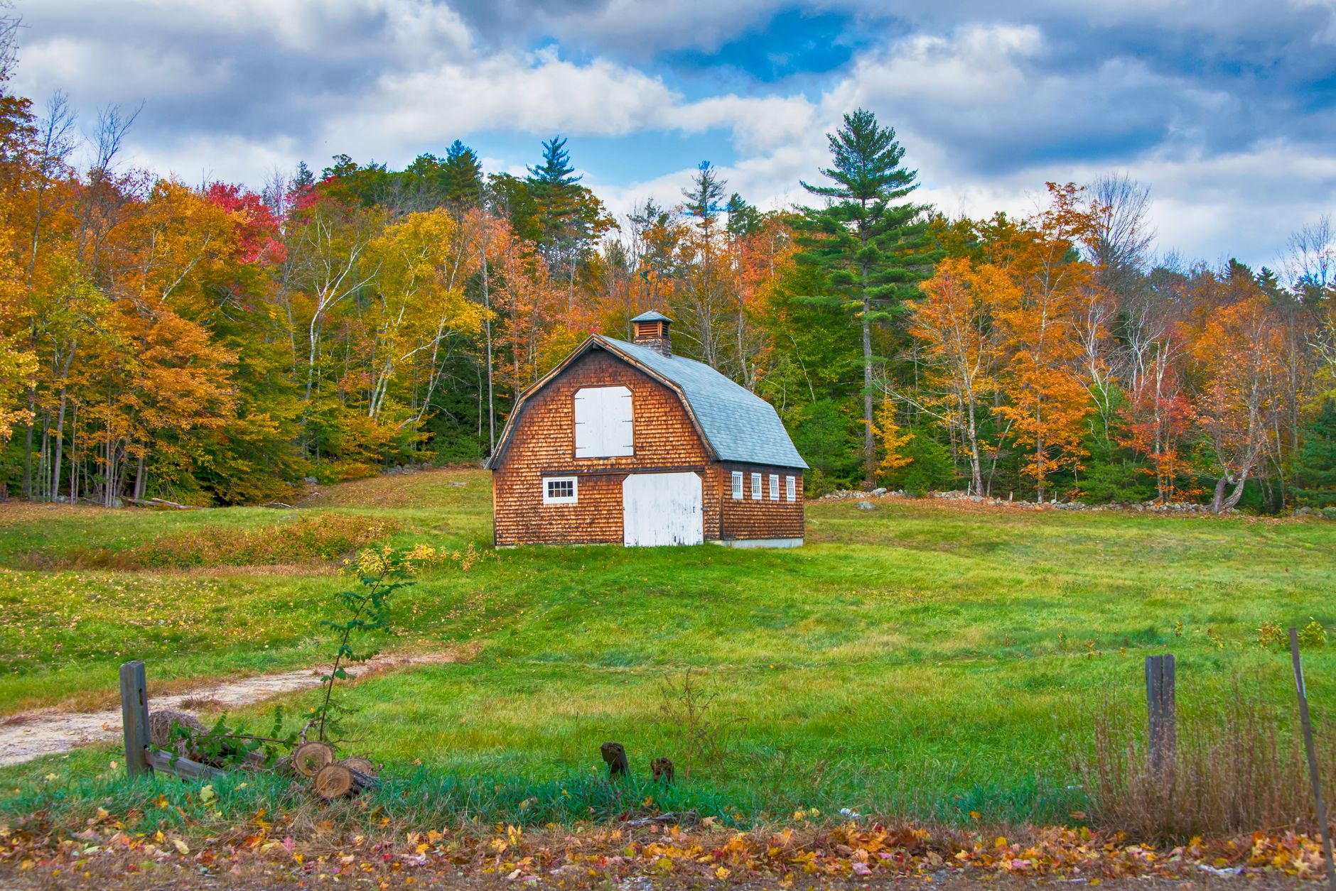 How to Sell Land Owned by an LLC or Trust: What Changes at Closing